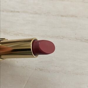 Estée Lauder irresistible sculpting lipstick